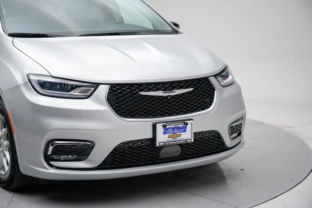 Used 2024 Chrysler Pacifica Touring-L image 13