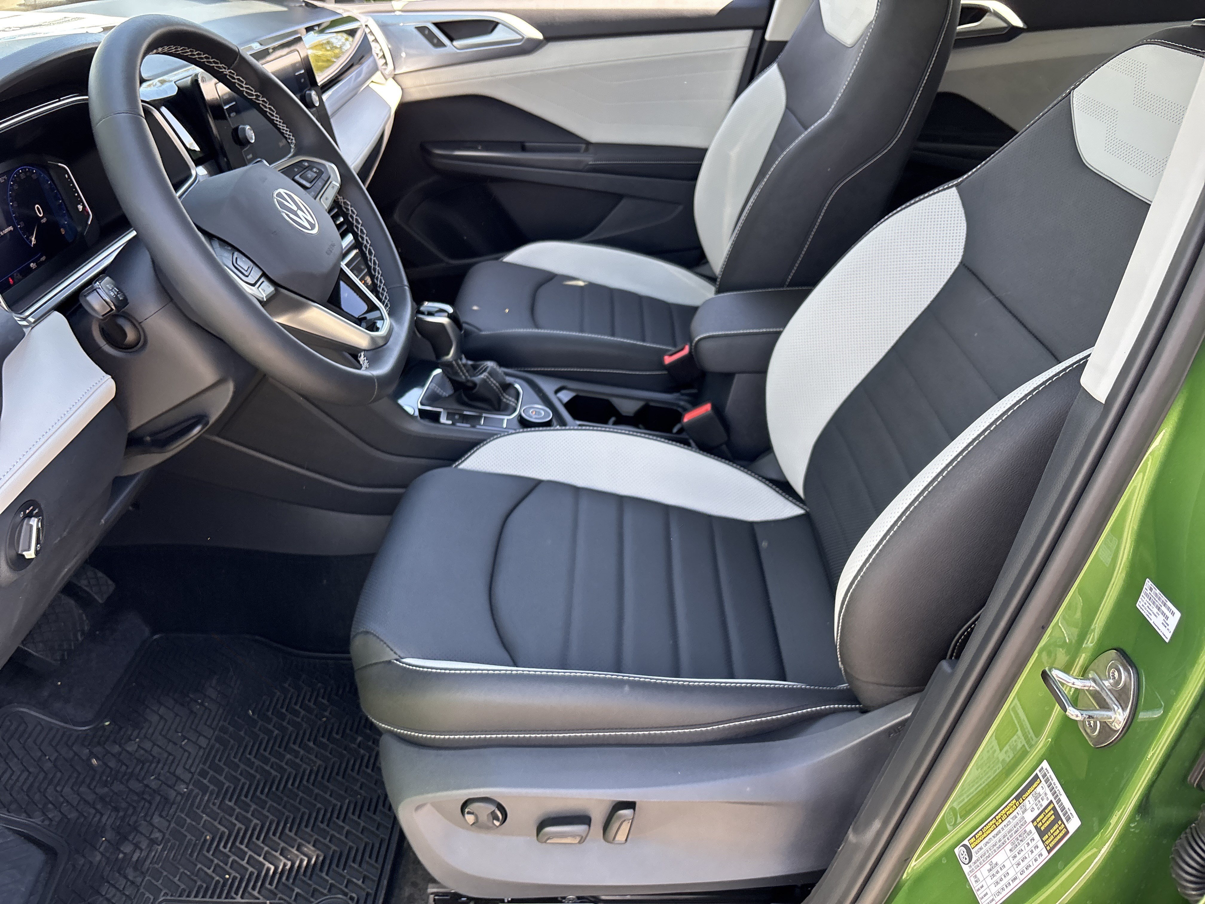 New 2026 Volkswagen Taos SEL AWD/4WD image 16
