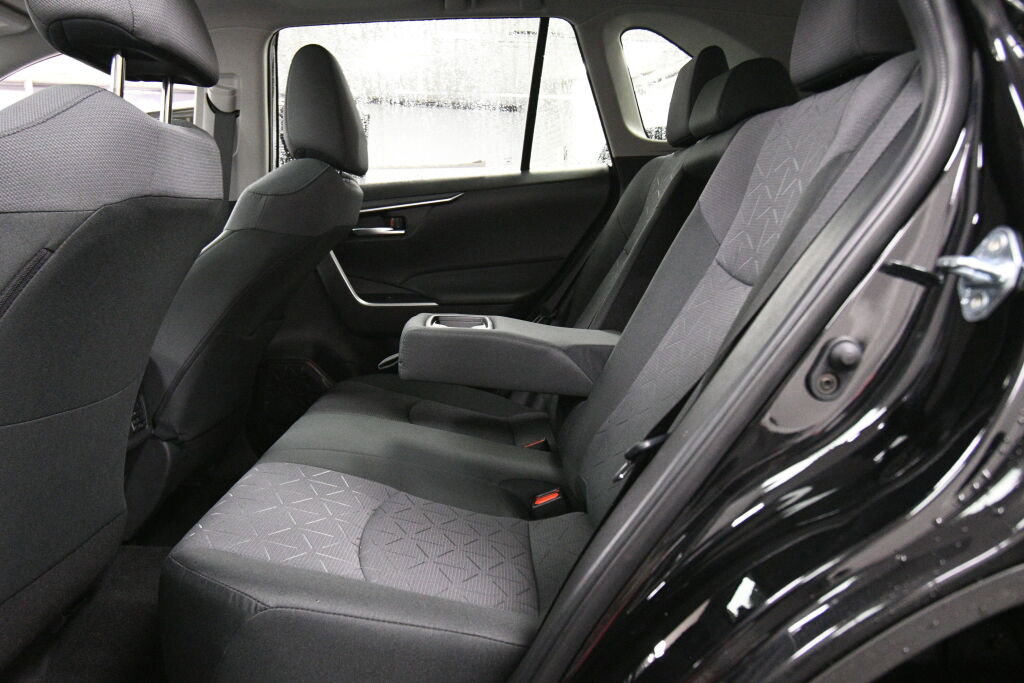Used 2025 Toyota RAV4 XLE image 21