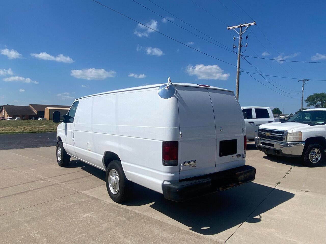 Used 2011 Ford E-350 and Econoline 350 Extended Super Duty image 3
