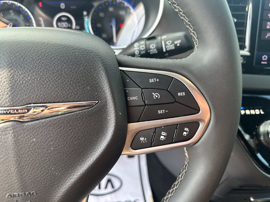 Used 2025 Chrysler Pacifica Select FWD image 22