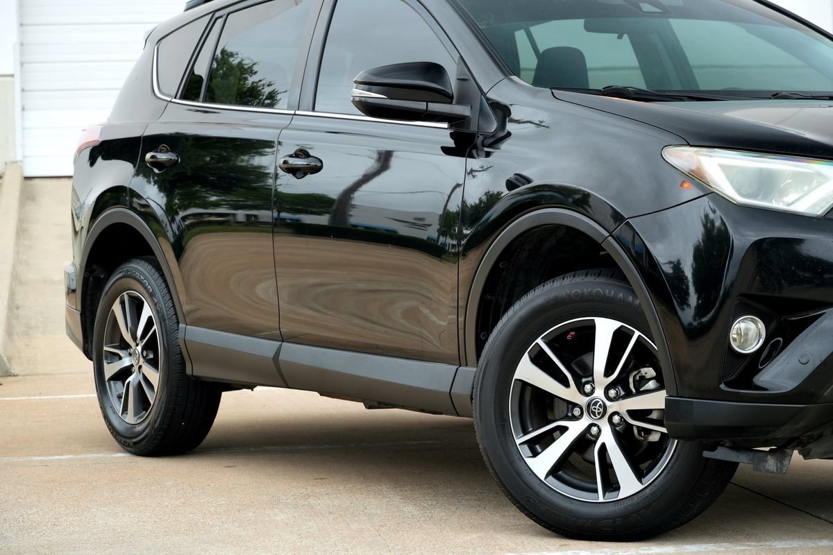 Used 2016 Toyota RAV4 XLE w/ Convenience Package FWD image 19