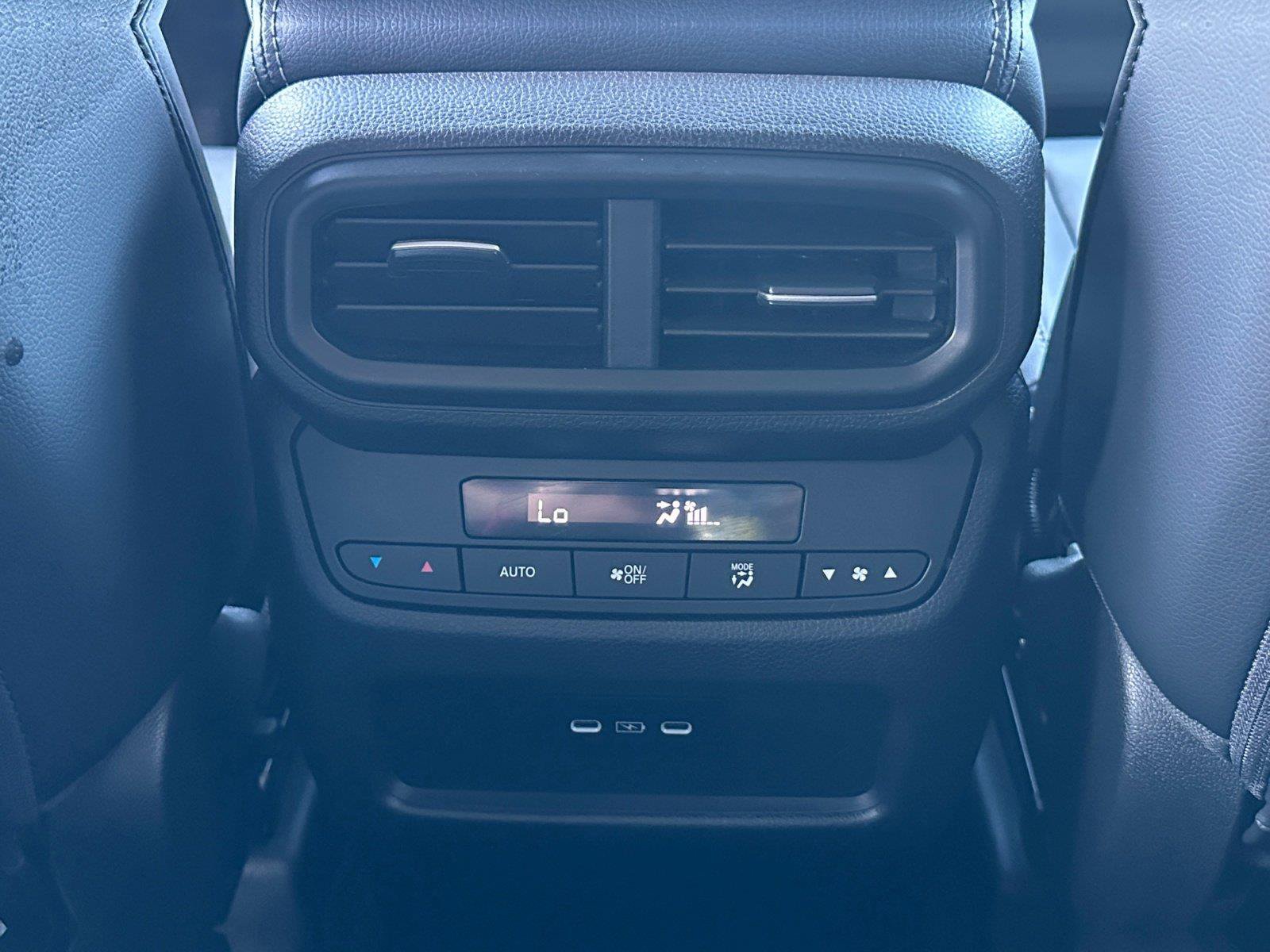 Used 2025 Honda Pilot Touring image 16