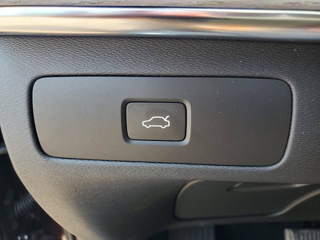 Certified 2026 Volvo XC90 B6 Ultra w/ Protection Package Premier AWD/4WD image 18