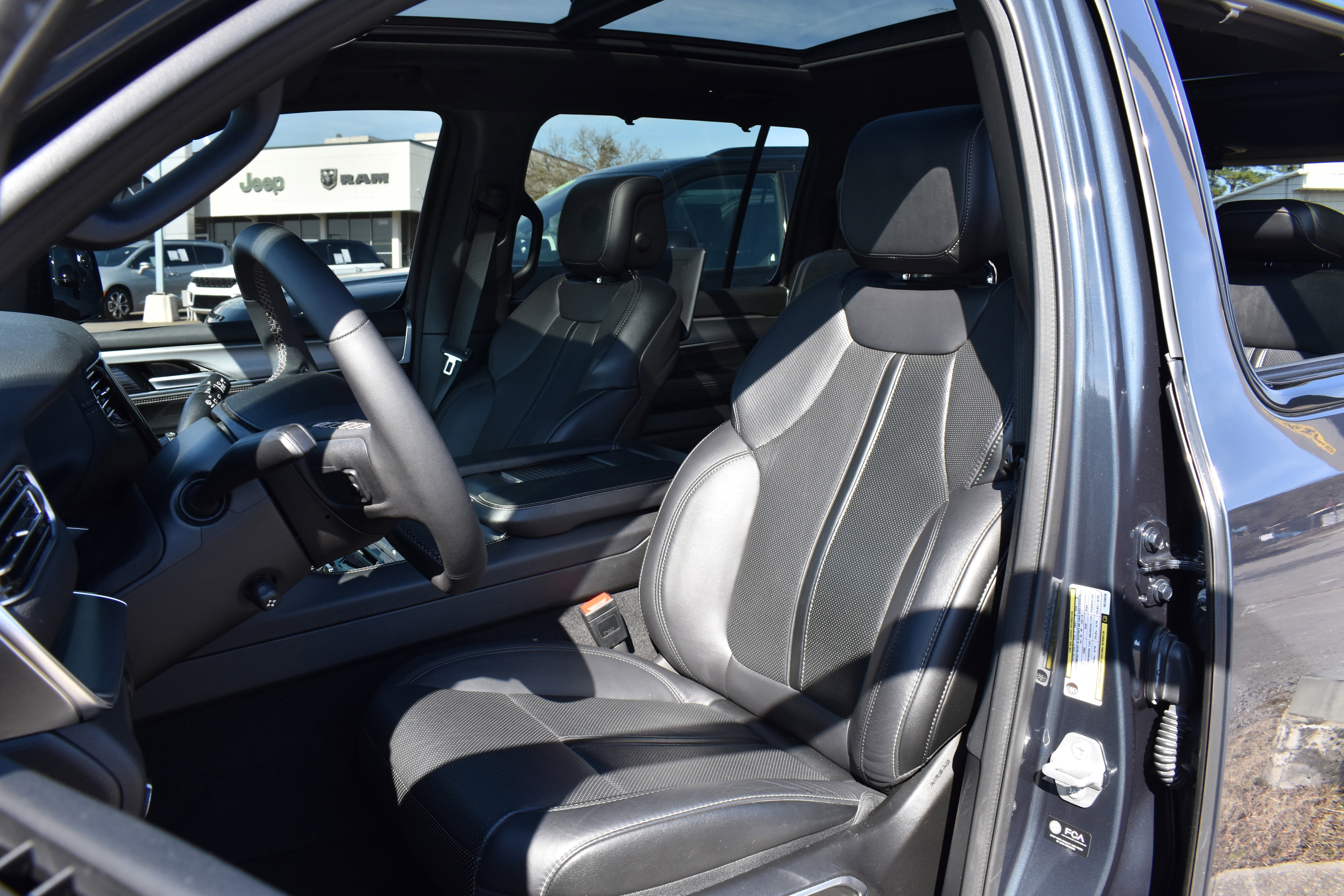 Used 2024 Jeep Wagoneer Series II w/ Convenience Group I image 27