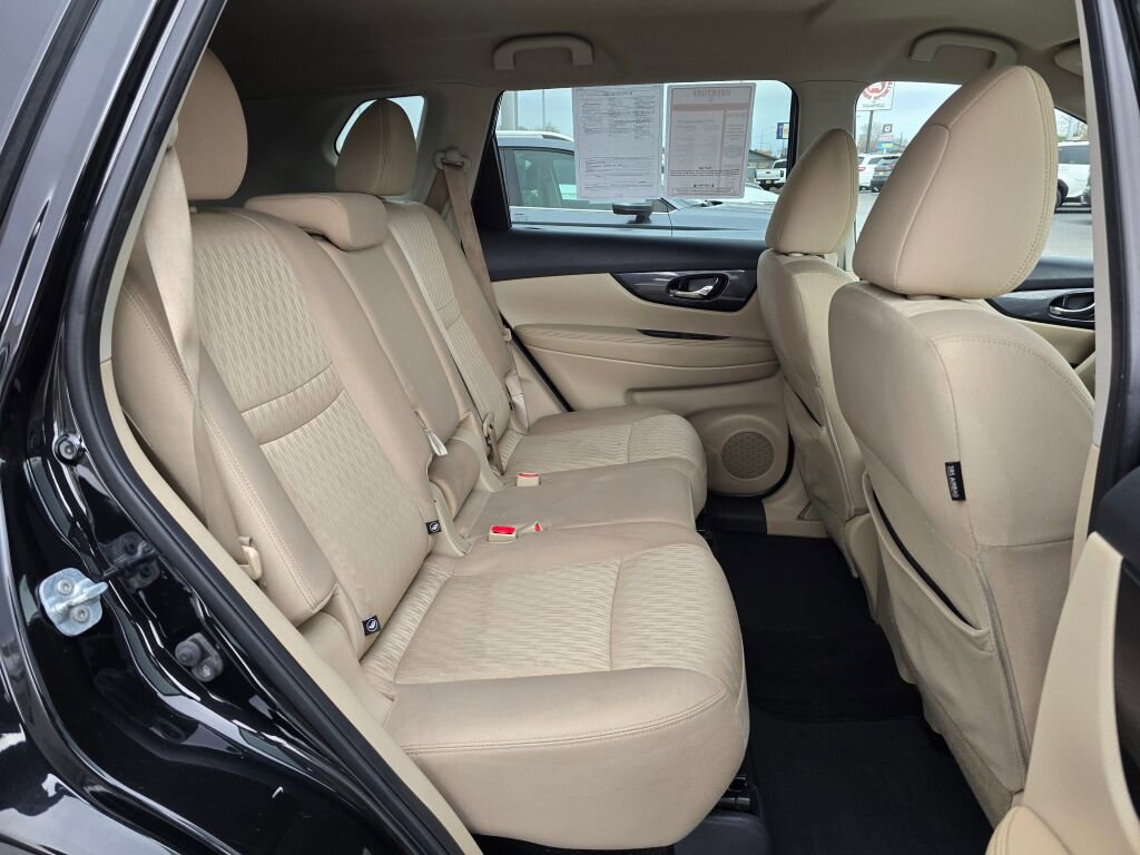 Used 2017 Nissan Rogue SV w/ SV Premium Package FWD image 14
