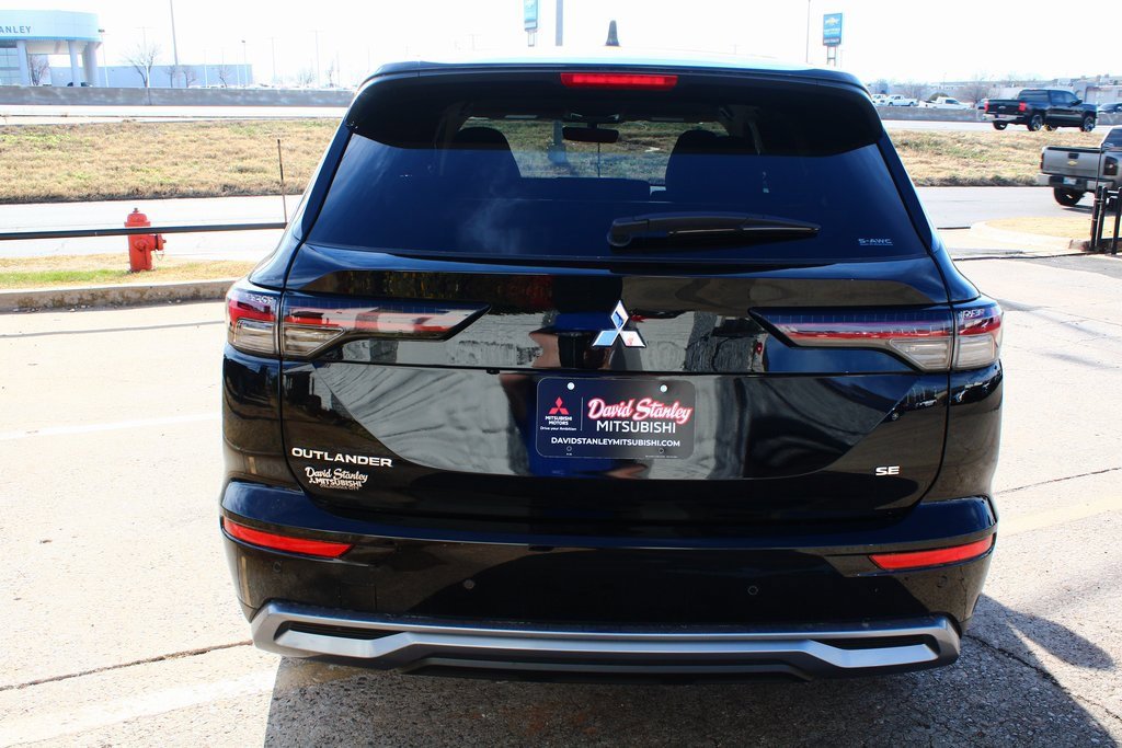 New 2026 Mitsubishi Outlander SE image 8