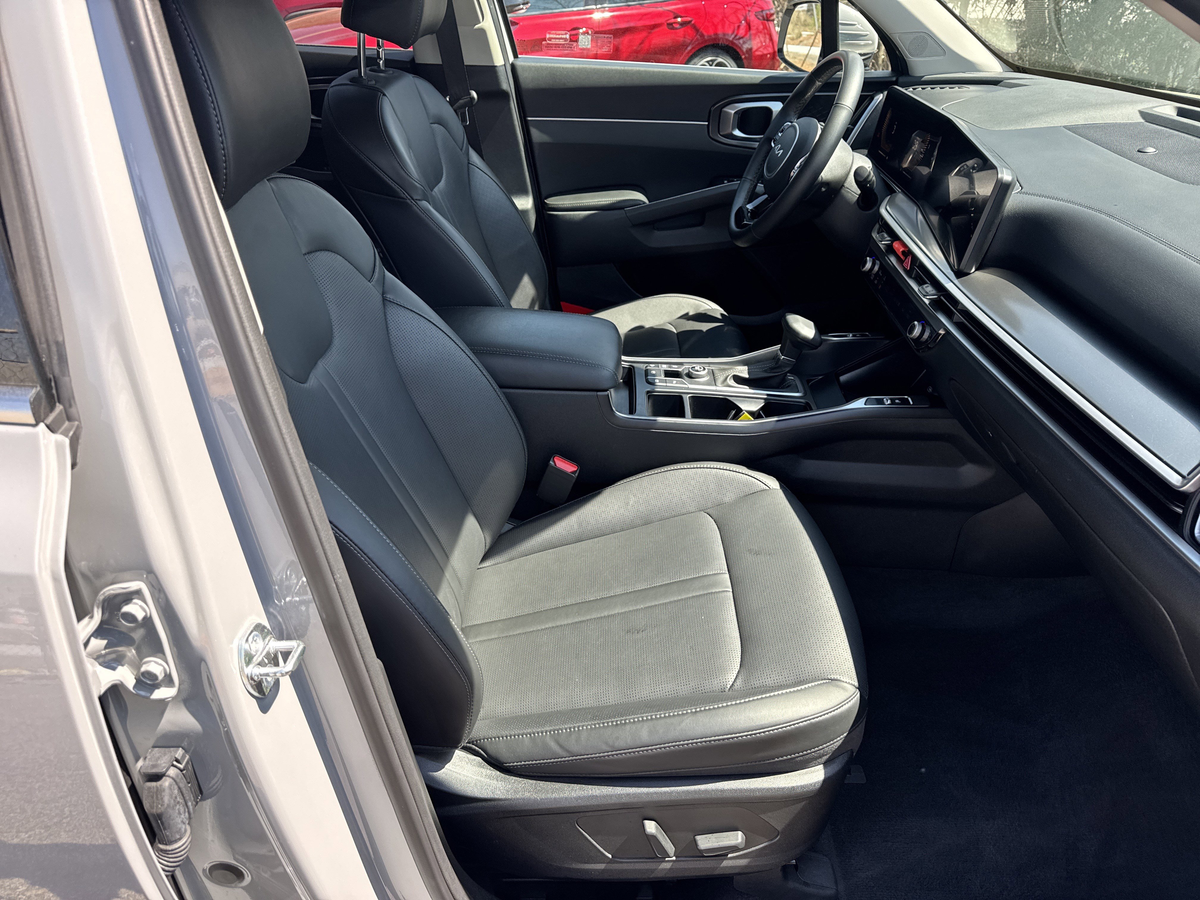 Used 2025 Kia Sorento EX w/ Panoramic Sunroof Package image 13