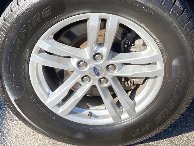 Used 2022 Ford Explorer XLT w/ Equipment Group 202A AWD/4WD image 29