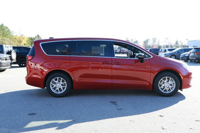 New 2026 Chrysler Voyager LX image 4