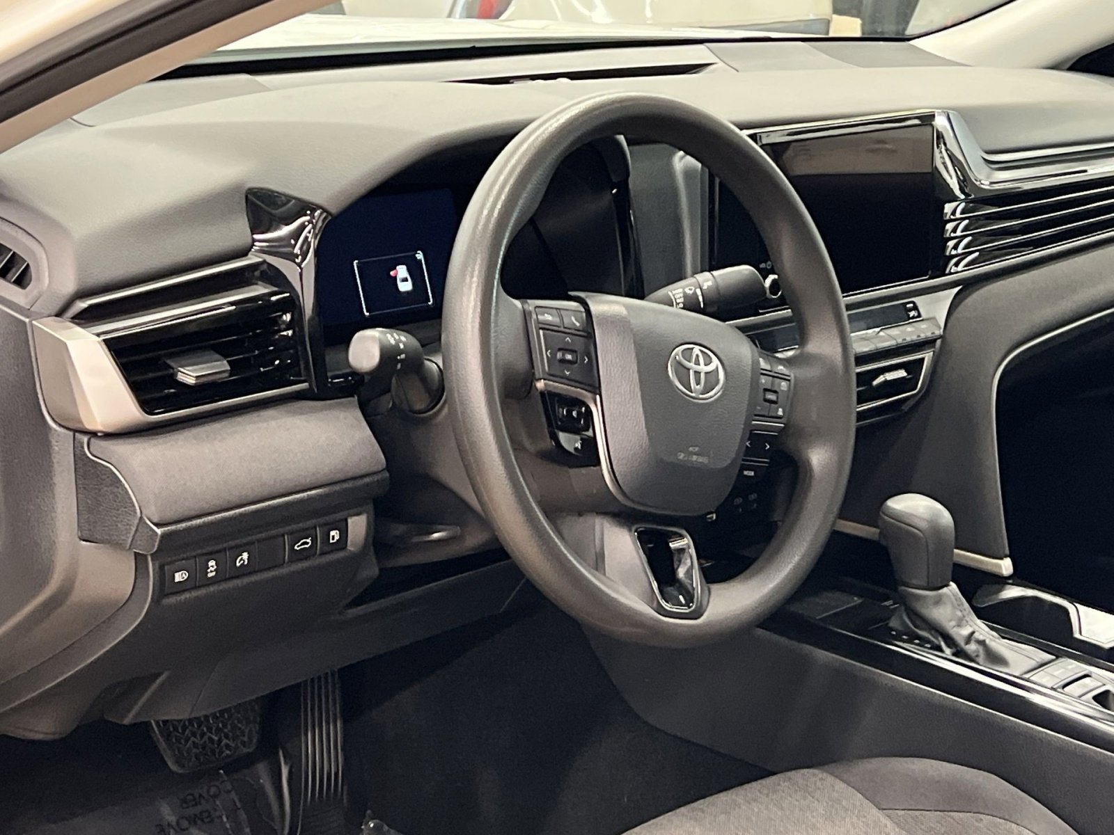 Used 2025 Toyota Camry LE image 15