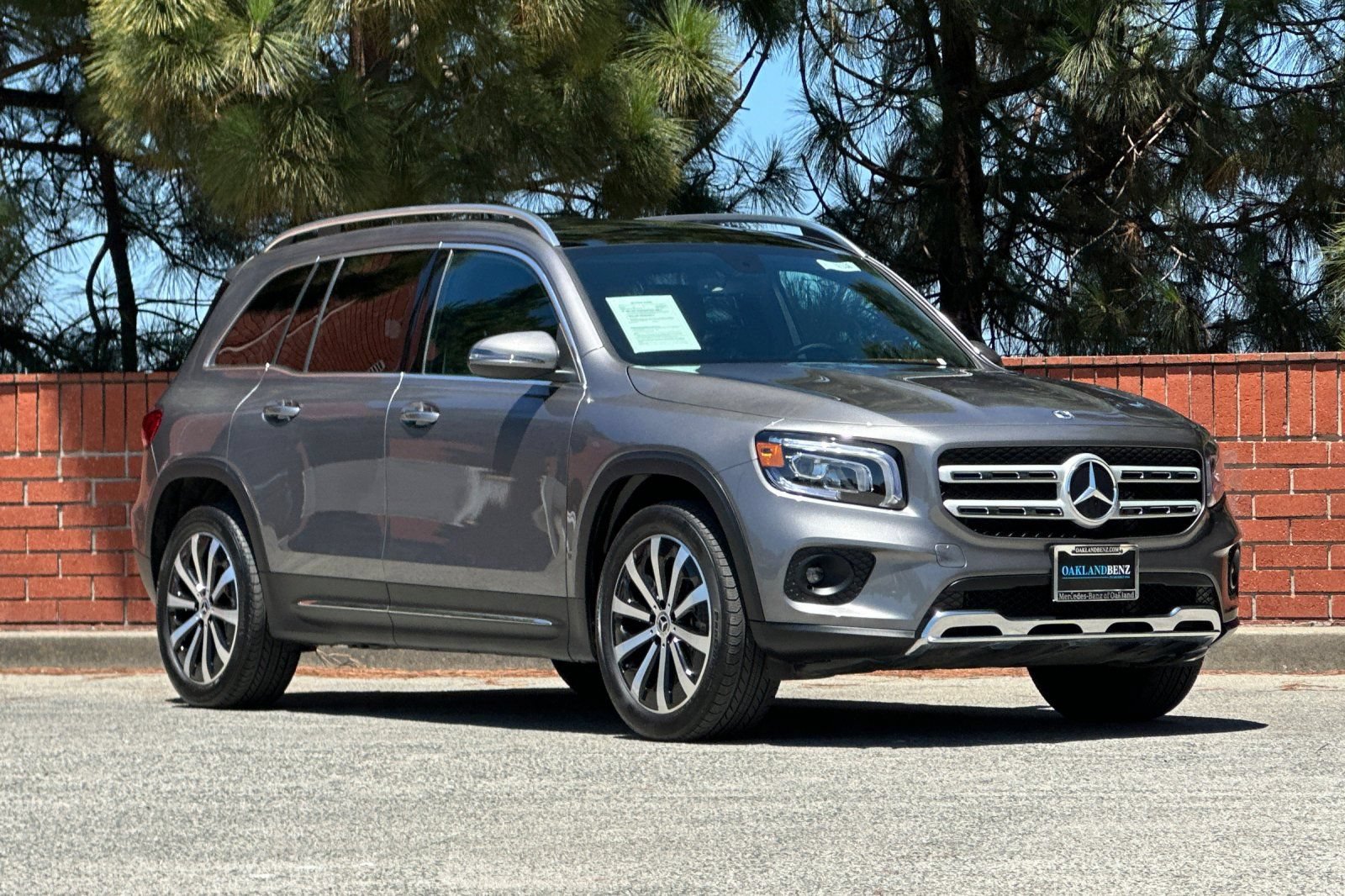 Certified 2022 Mercedes-Benz GLB 250 4MATIC image 2