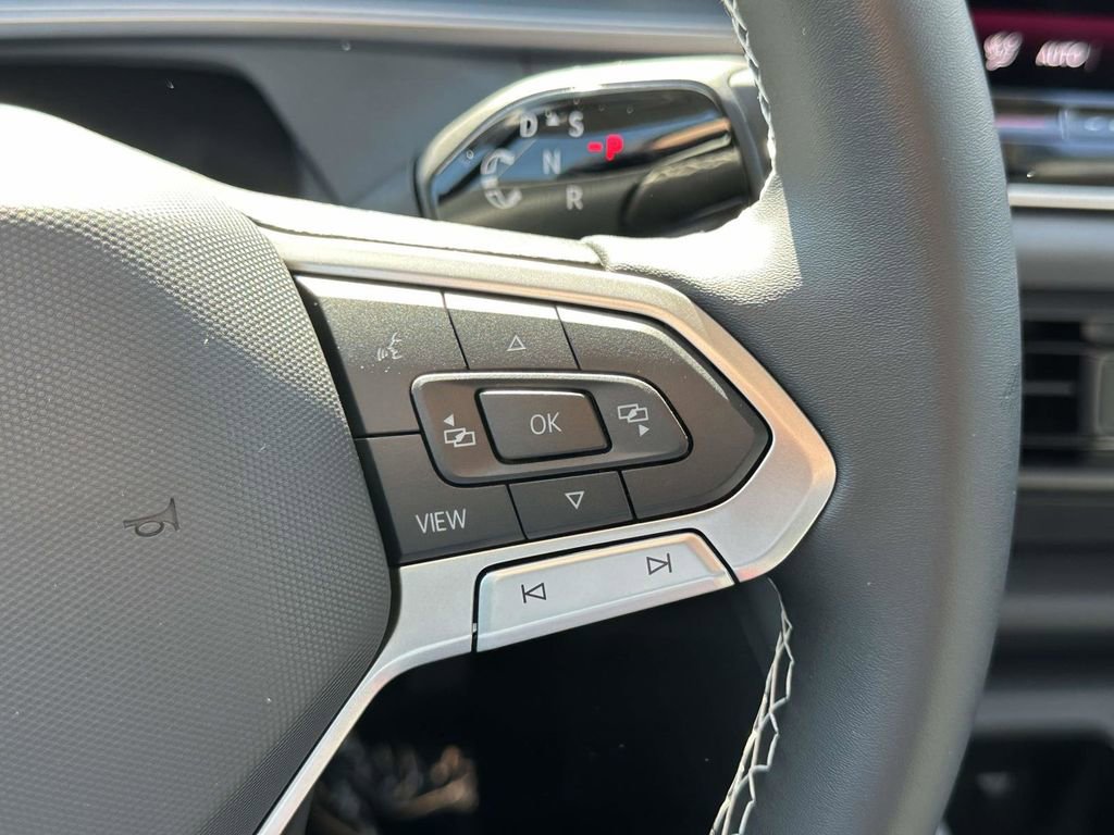 New 2025 Volkswagen Tiguan SE image 19