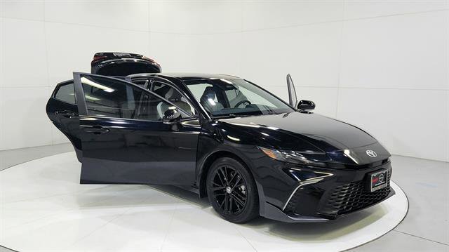 Used 2025 Toyota Camry SE w/ Convenience Package FWD image 29