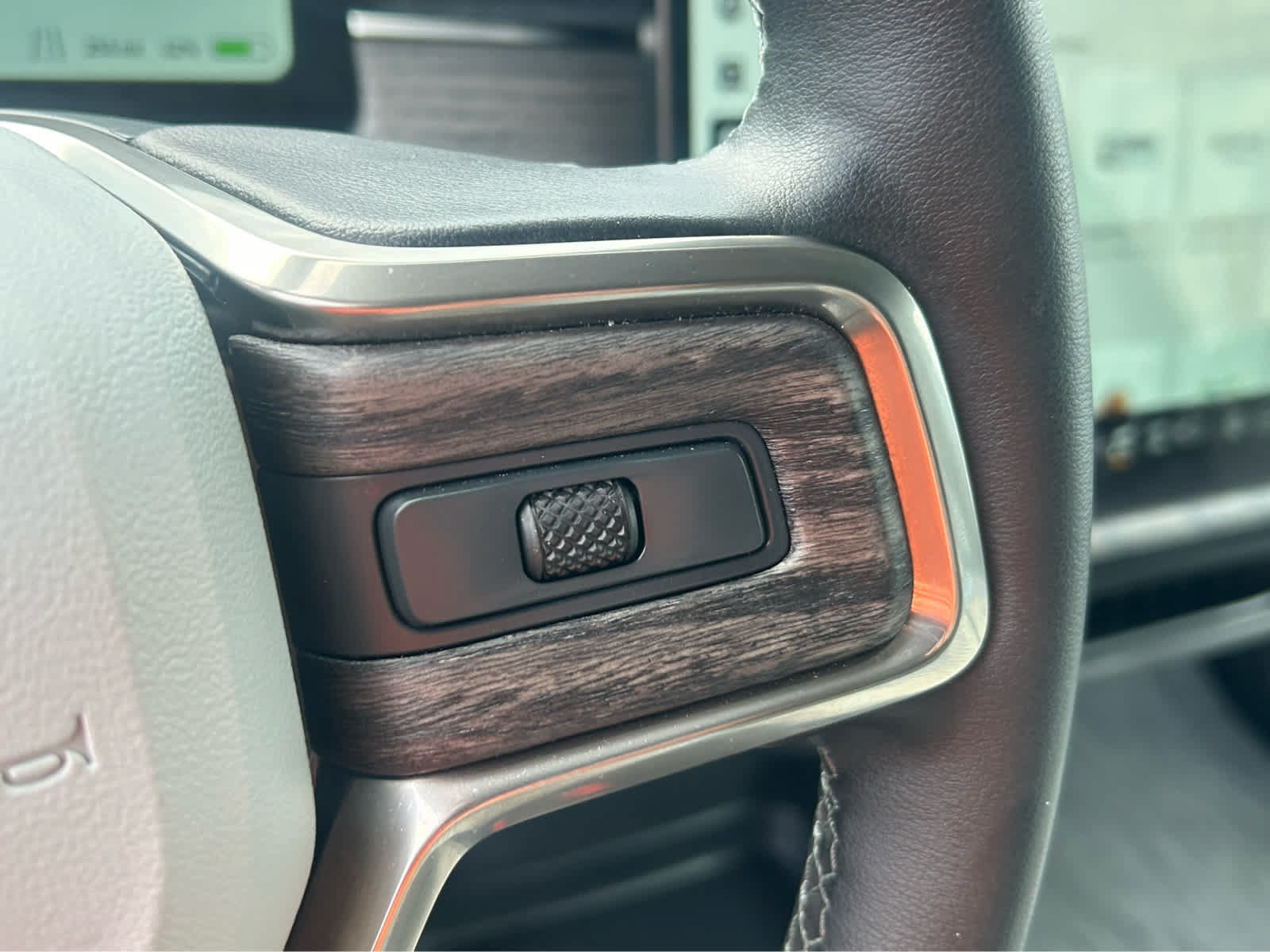 Used 2026 Rivian R1S Adventure AWD/4WD image 40