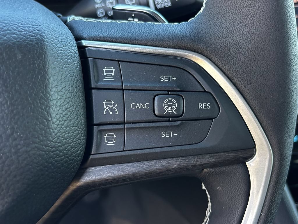 New 2026 Jeep Grand Cherokee Limited w/ Limited Altitude Package AWD/4WD image 11