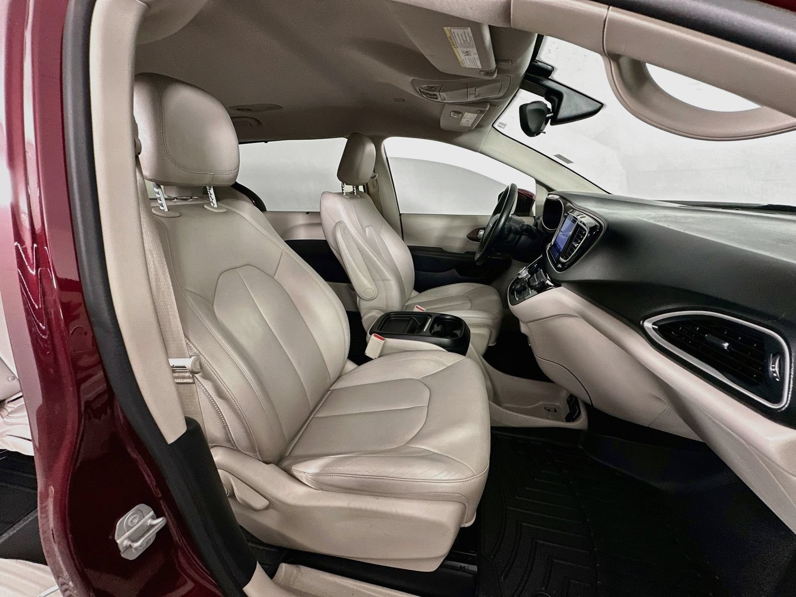 Used 2017 Chrysler Pacifica Touring-L FWD image 29