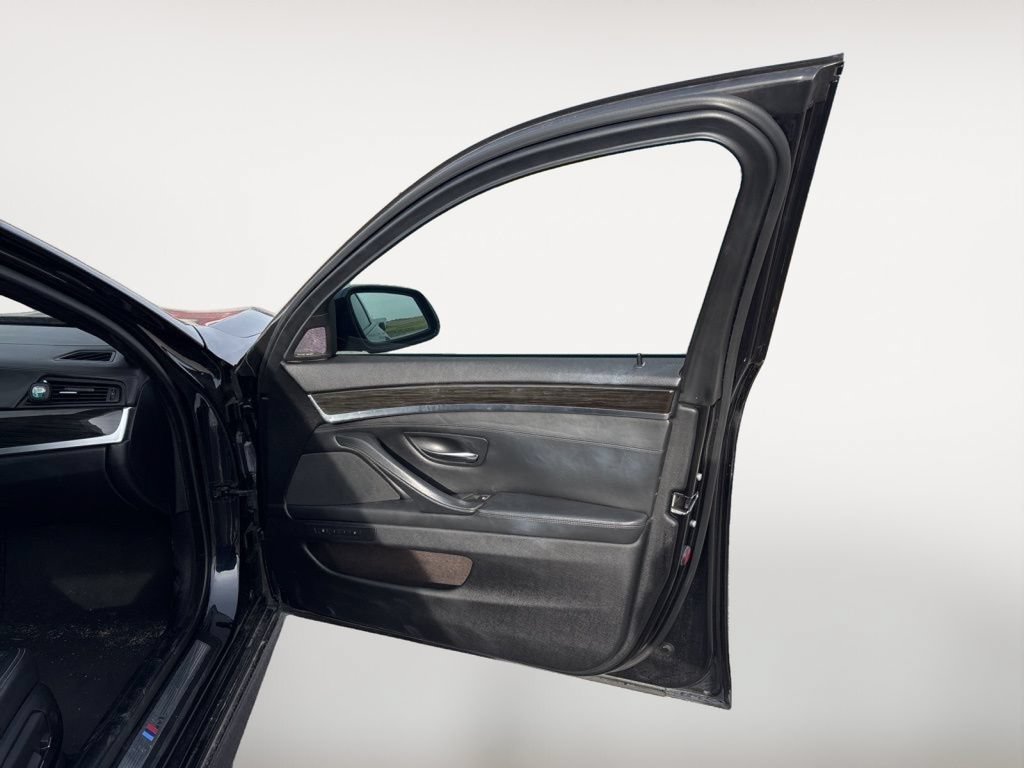 Used 2016 BMW 550i Sedan RWD image 18