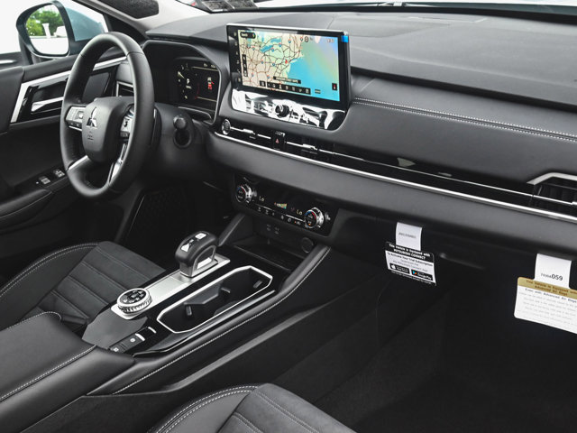 New 2025 Mitsubishi Outlander SE image 30