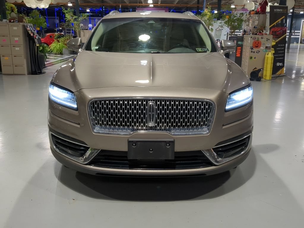 Used 2019 Lincoln Nautilus Select AWD/4WD image 2