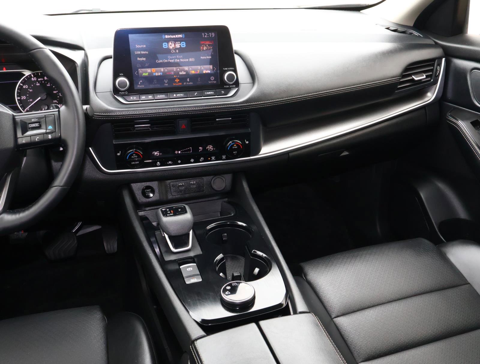 Used 2025 Nissan Rogue SV w/ SV Premium Package image 11