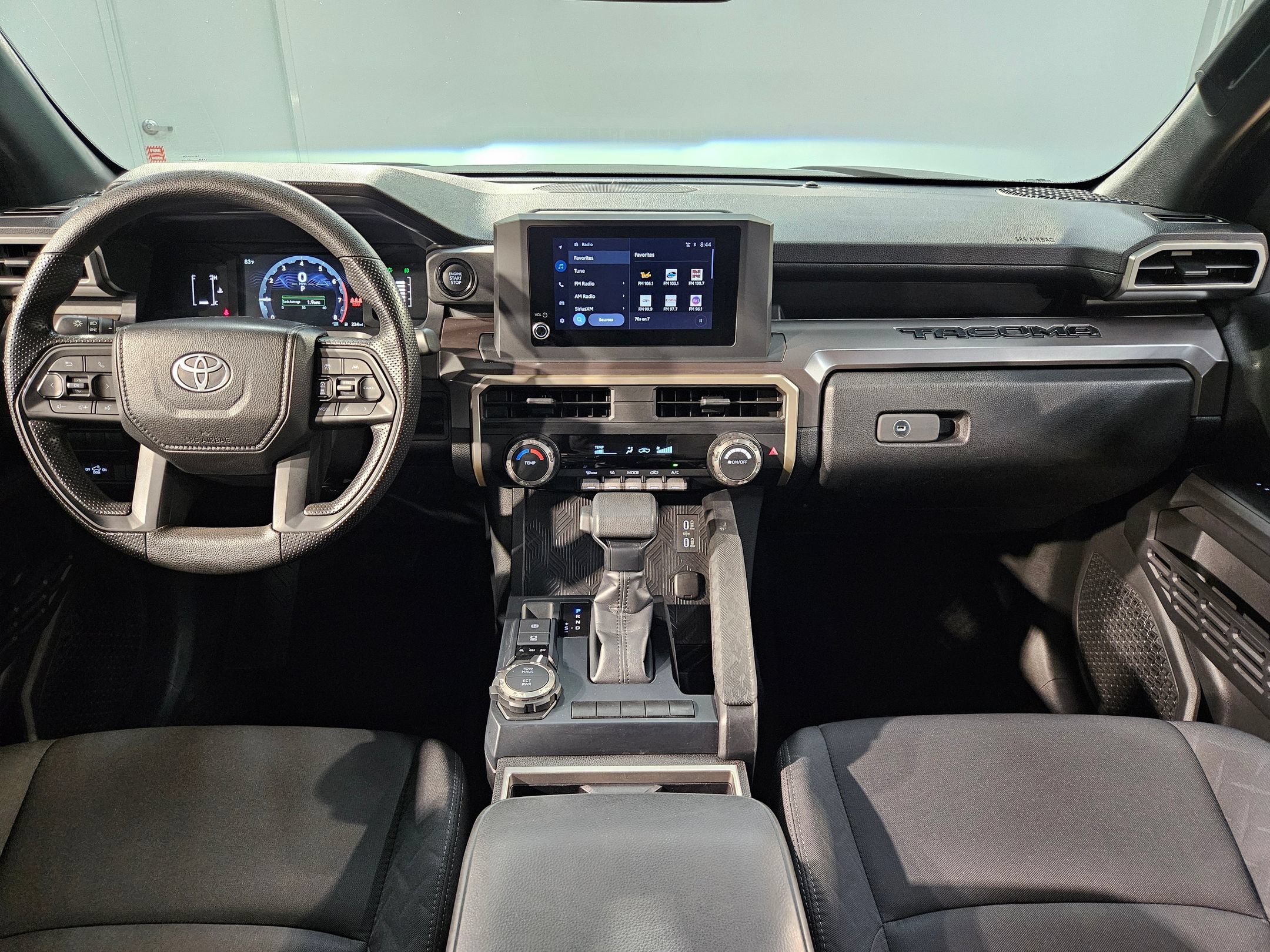 Used 2025 Toyota Tacoma SR5 AWD/4WD image 10