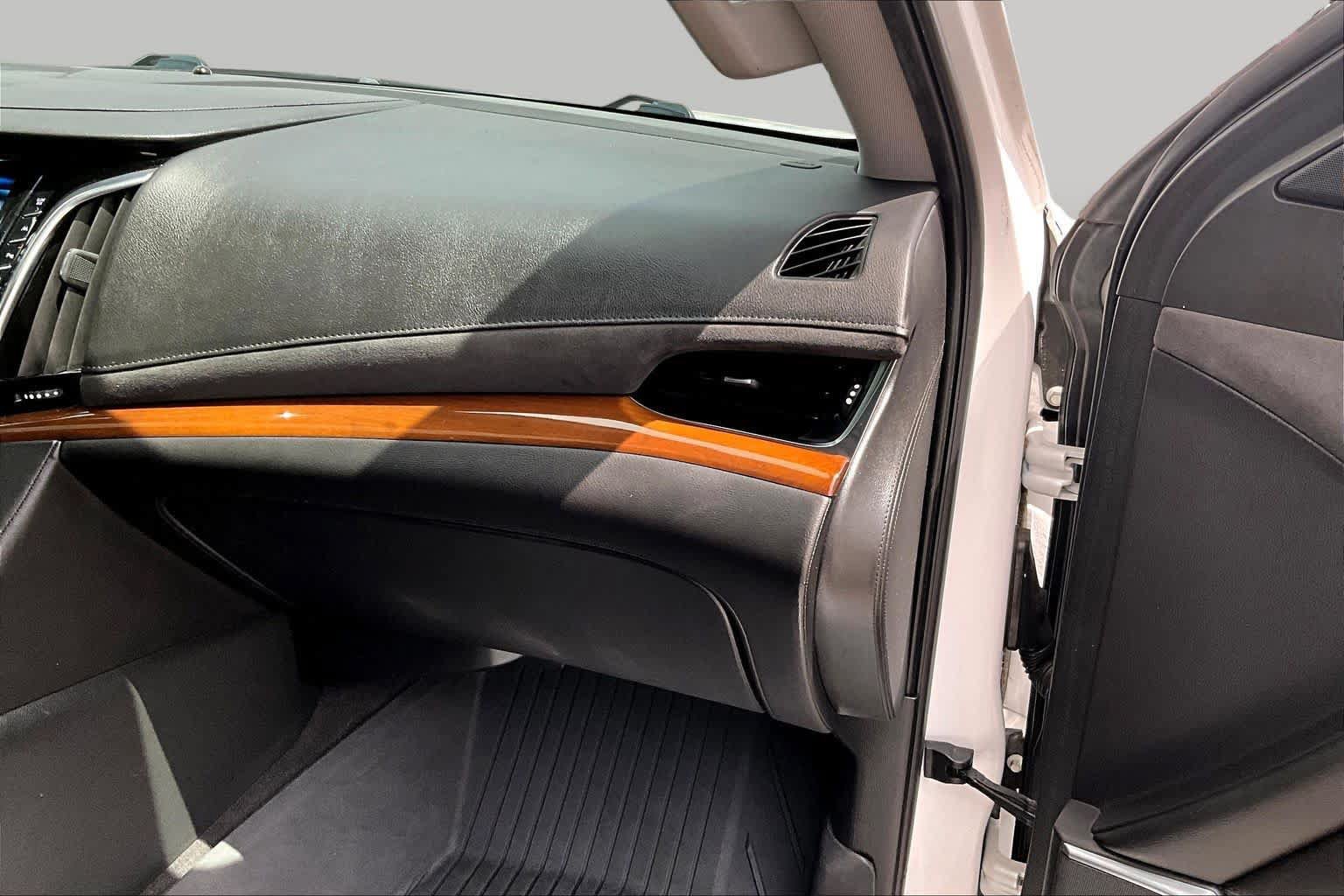Used 2020 Cadillac Escalade Premium Luxury RWD image 18