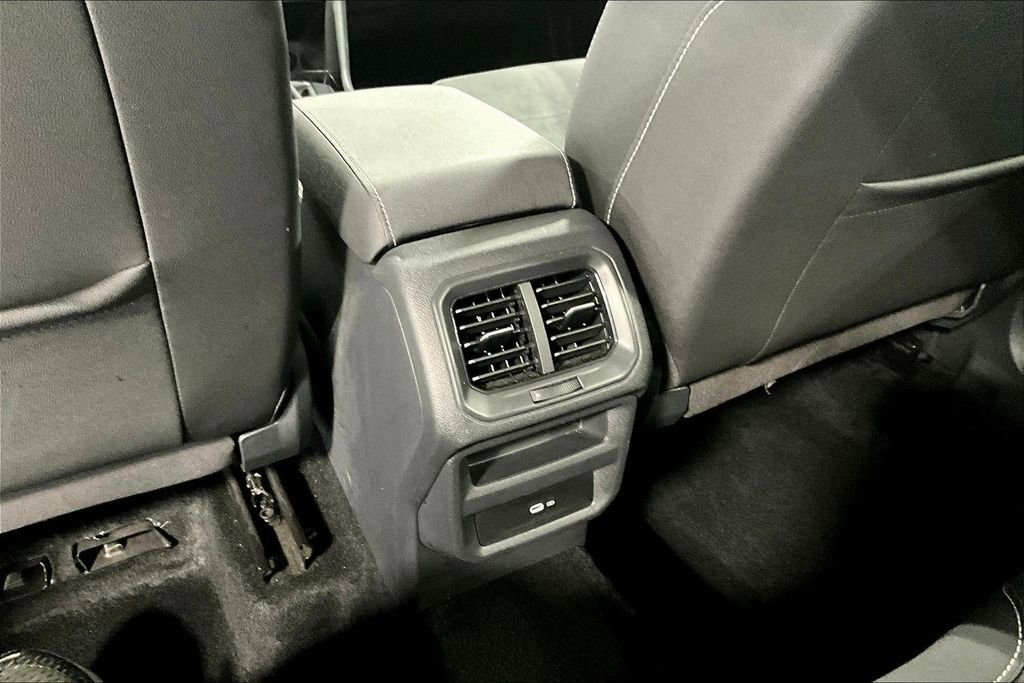 Used 2024 Volkswagen Taos SE image 31