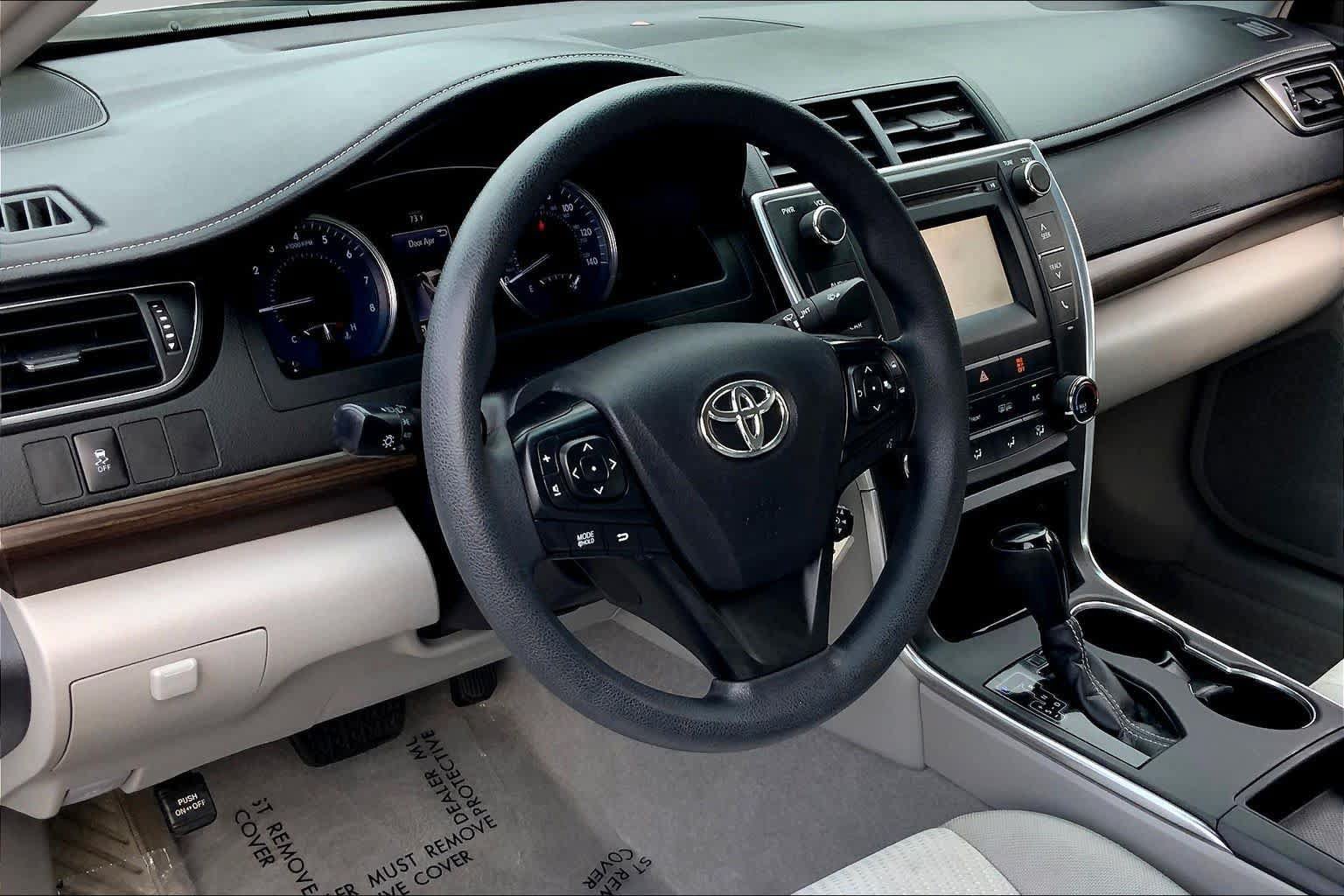 Used 2016 Toyota Camry LE FWD image 18
