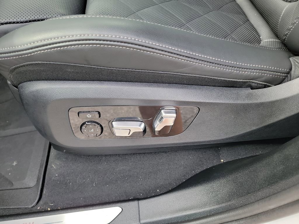 Certified 2025 BMW X5 xDrive50e w/ Premium Package image 22