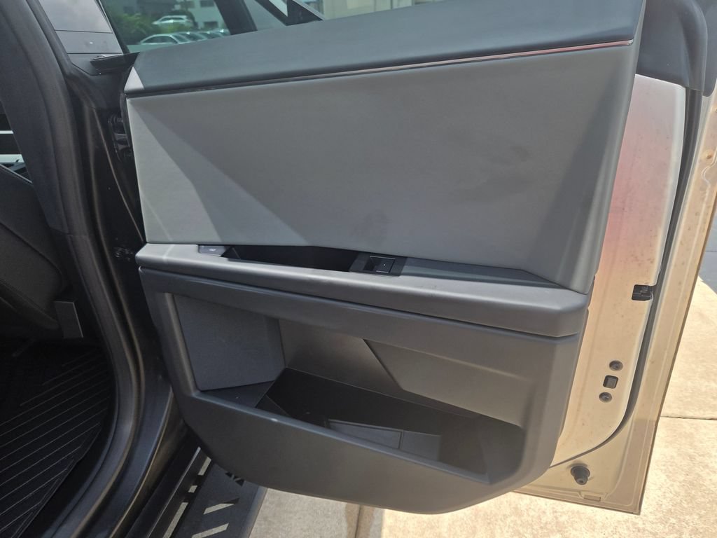 Used 2024 Tesla Cybertruck AWD Crew Cab image 30