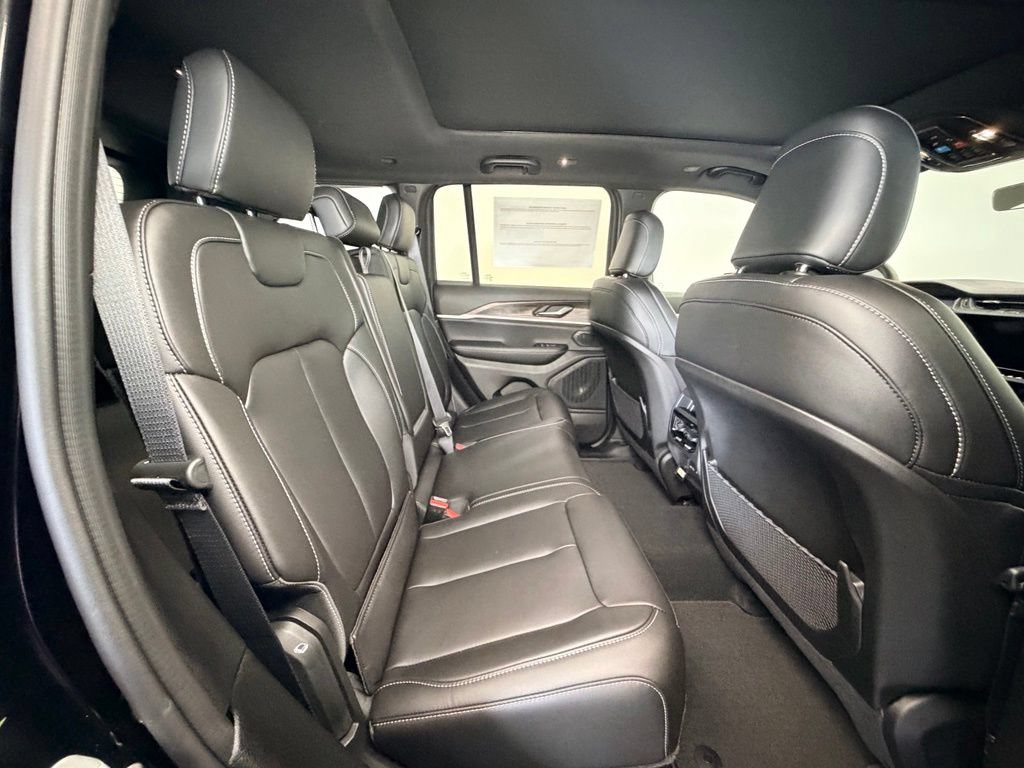 New 2026 Jeep Grand Cherokee Limited AWD/4WD image 8