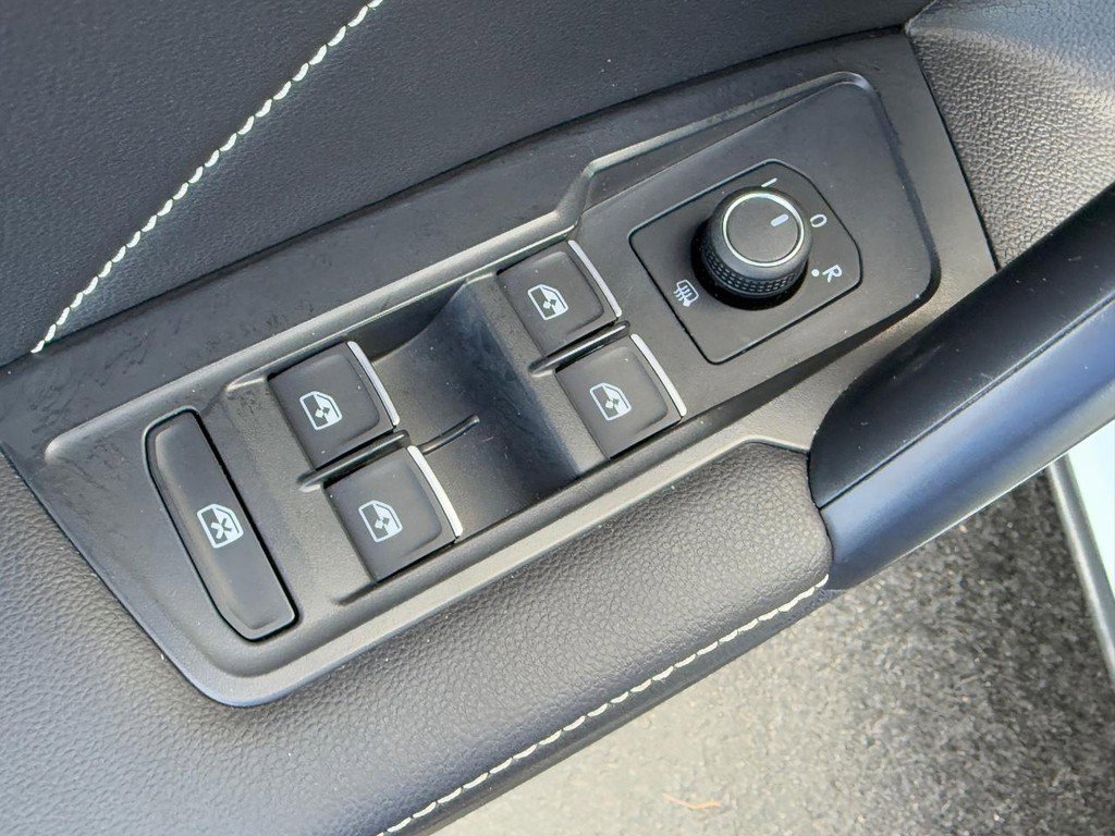 Used 2024 Volkswagen Tiguan SE image 14