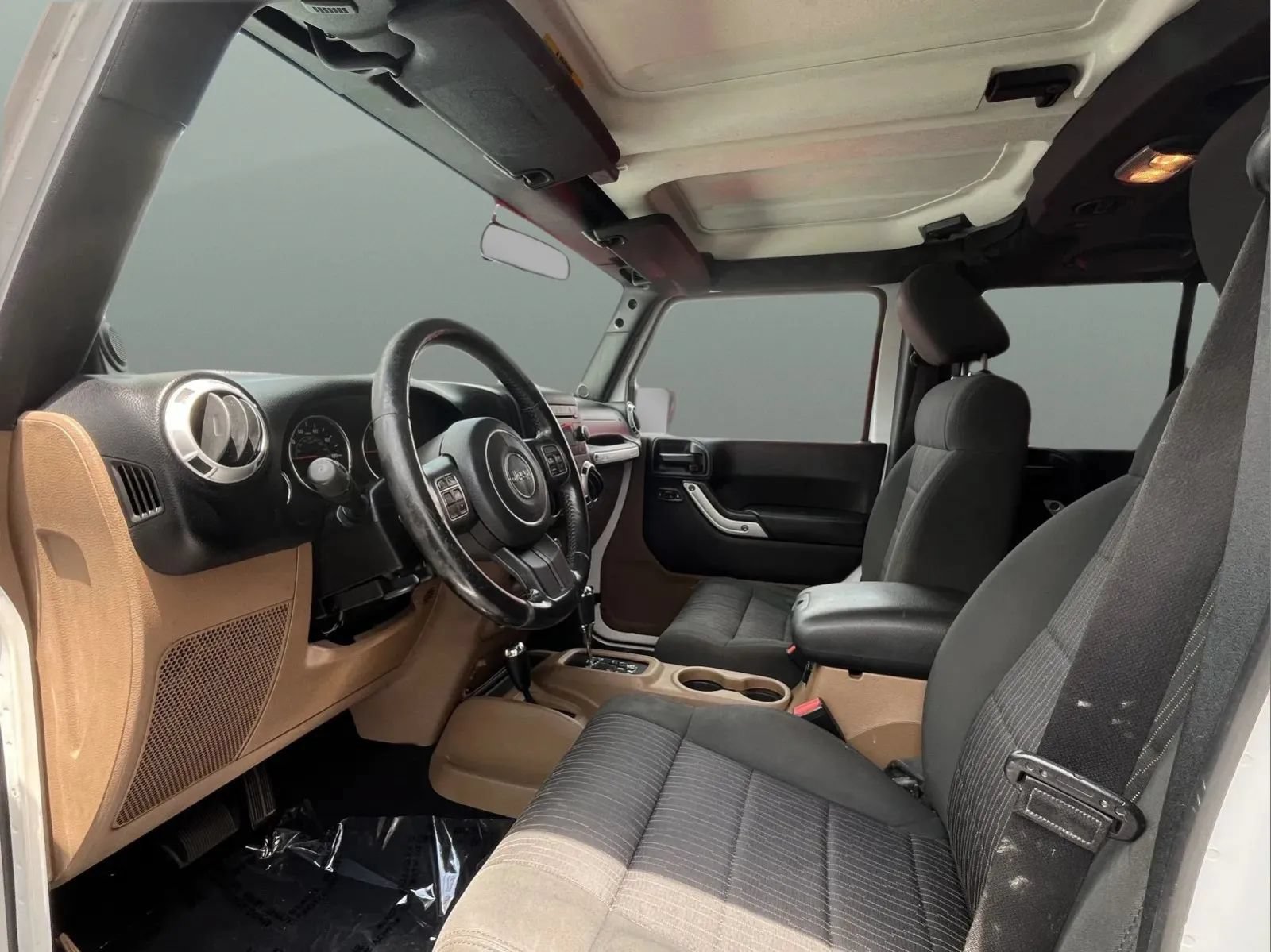 Used 2012 Jeep Wrangler Unlimited Sahara w/ Connectivity Group AWD/4WD image 7