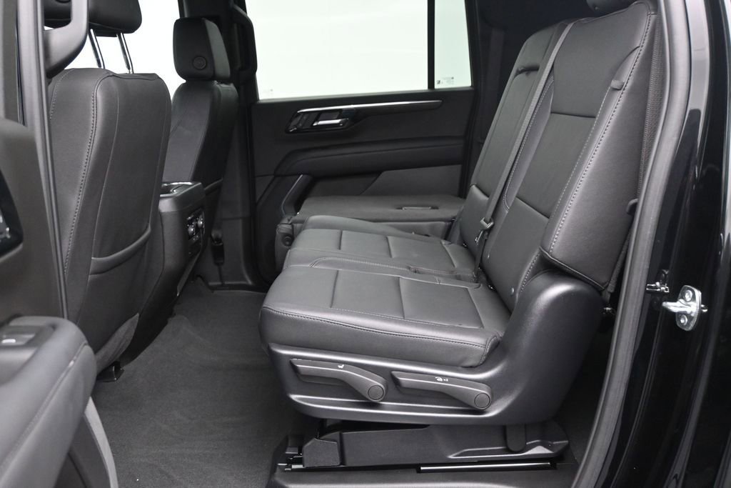 Used 2025 Chevrolet Suburban LT RWD image 14