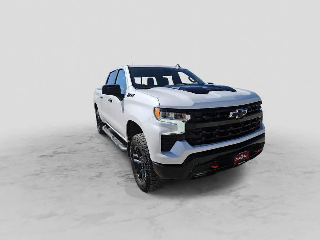 Used 2024 Chevrolet Silverado 1500 LT Trail Boss w/ Convenience Package II AWD/4WD image 2