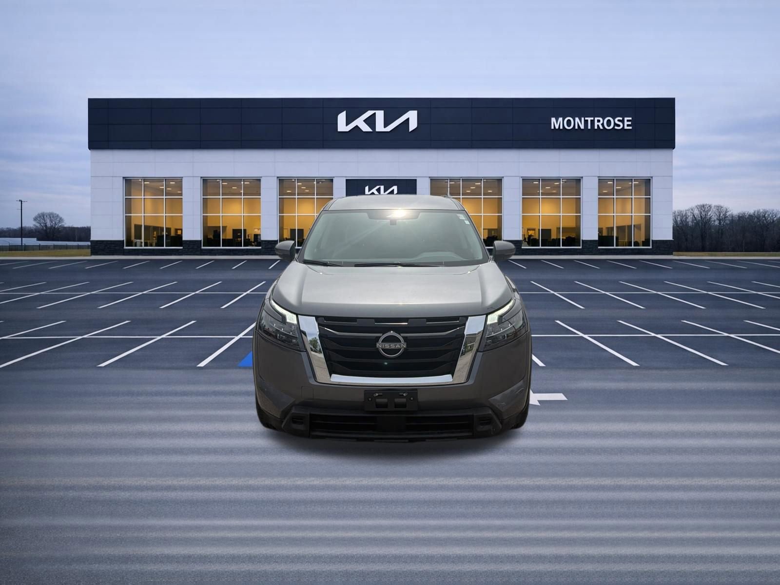 Used 2023 Nissan Pathfinder SV AWD/4WD image 2