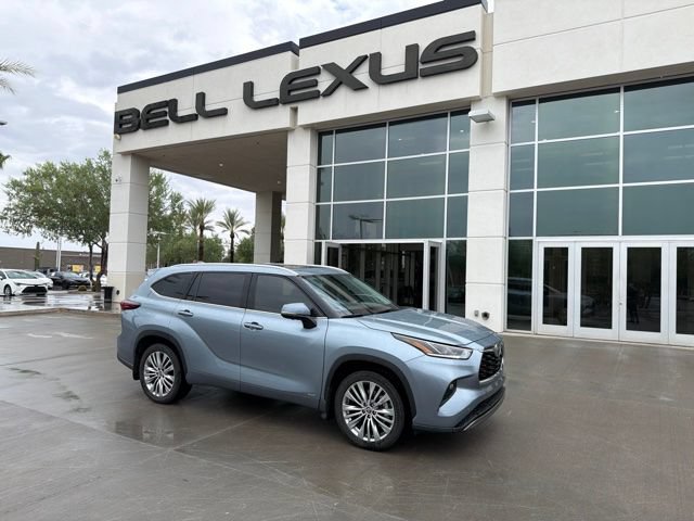 Used 2024 Toyota Highlander Platinum AWD/4WD image 1