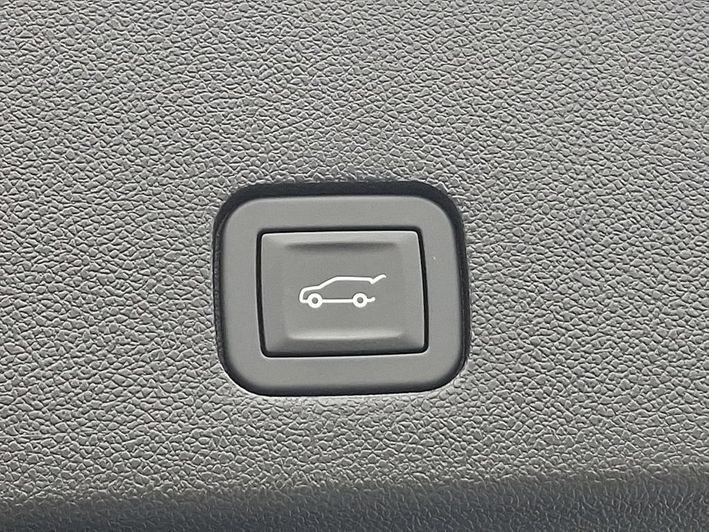Certified 2025 Cadillac XT6 Premium Luxury w/ Technology Package AWD/4WD image 34