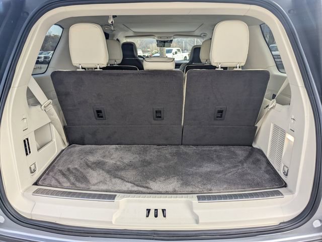 Used 2021 Lincoln Navigator Black Label w/ Cargo Convenience Package image 9