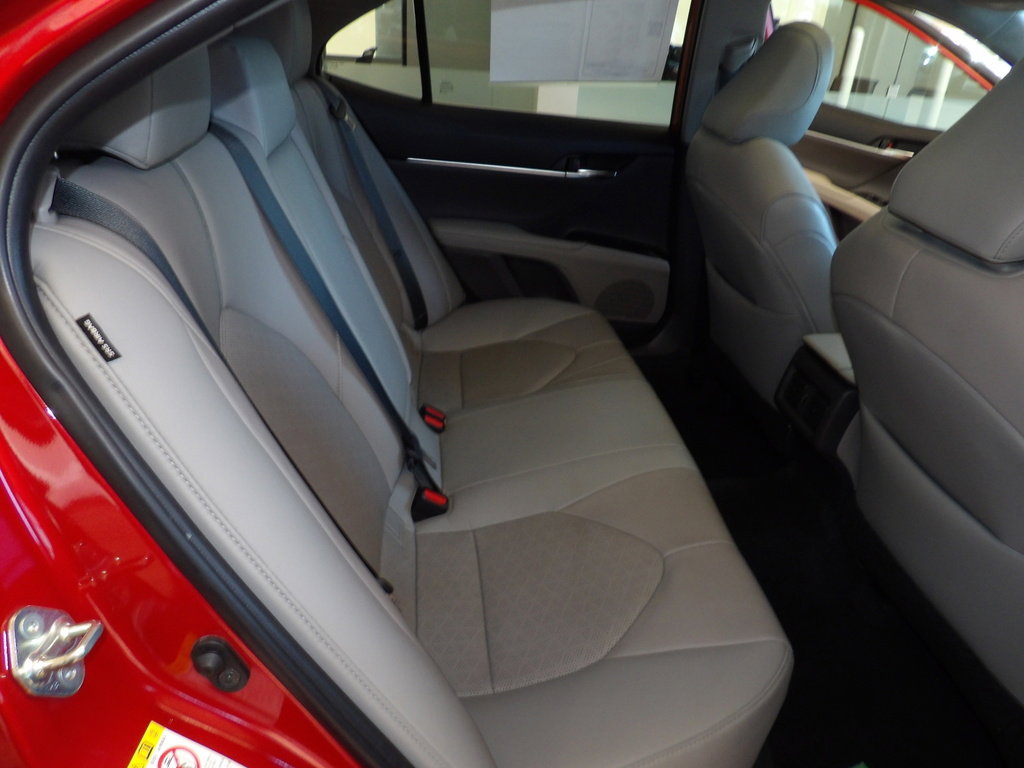 Used 2019 Toyota Camry XSE image 18