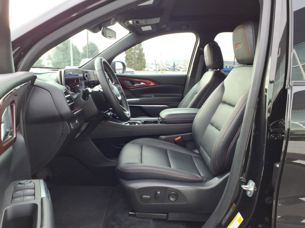 Used 2024 Chevrolet Traverse Z71 image 12