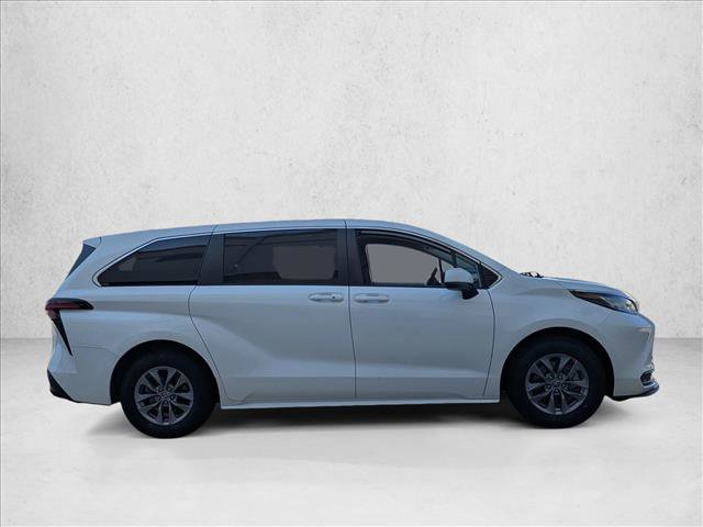 Certified 2022 Toyota Sienna LE image 4