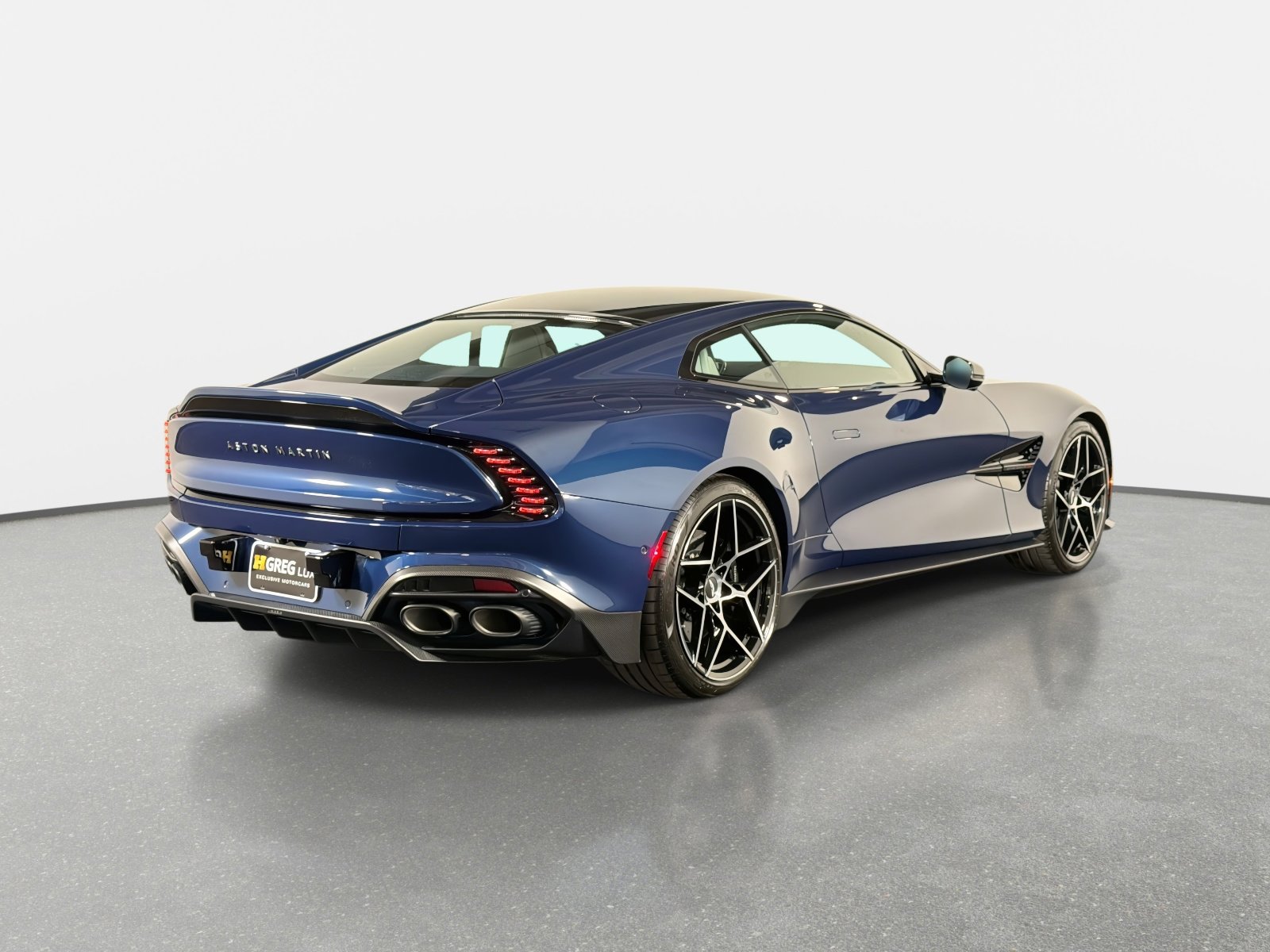 Used 2025 Aston Martin Vanquish image 3