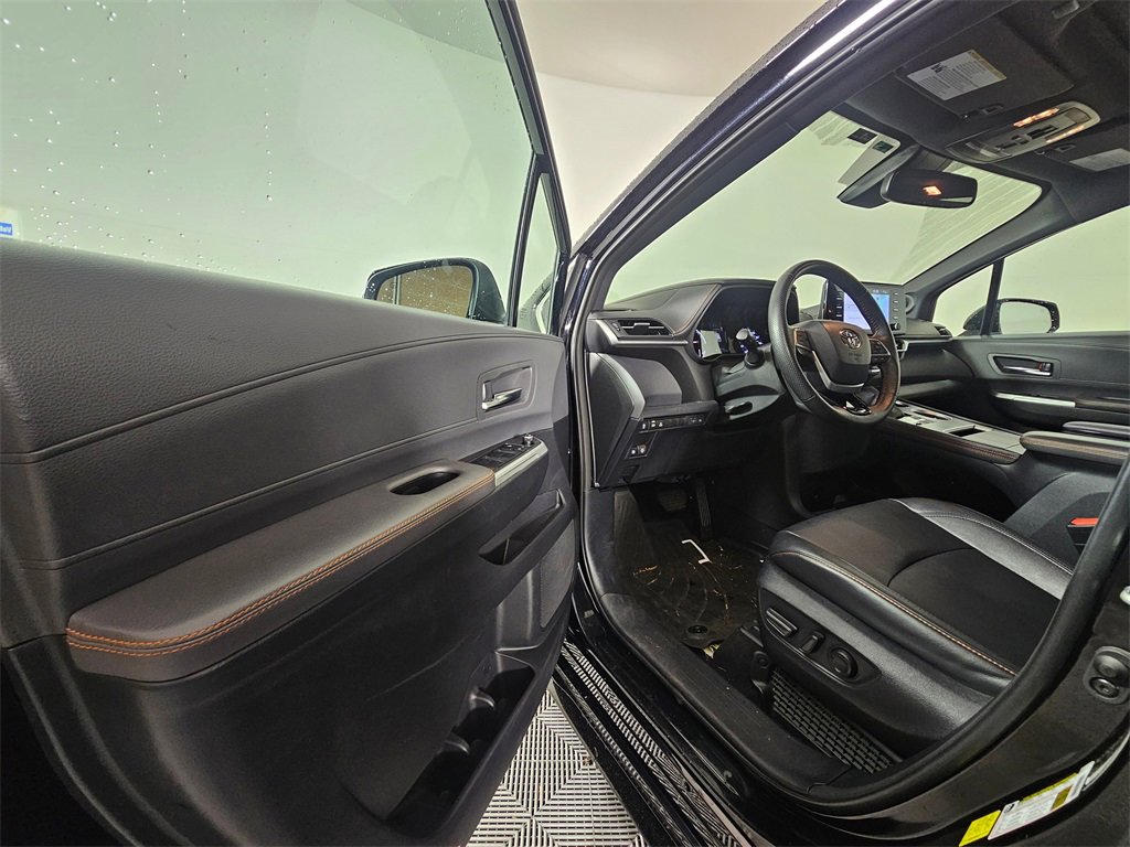 Used 2023 Toyota Sienna XSE image 23