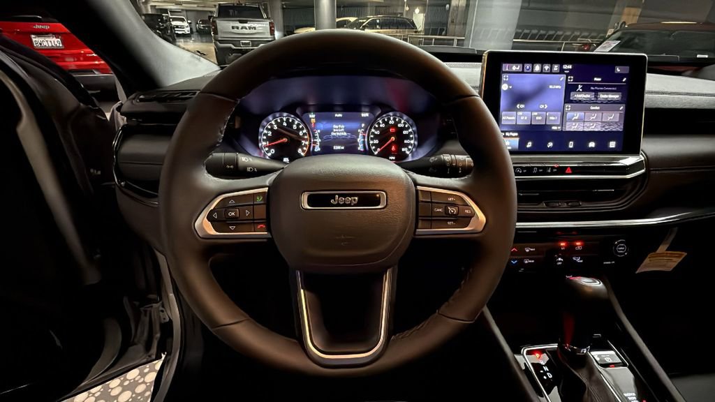 Used 2025 Jeep Compass Latitude w/ Altitude Special Edition image 24