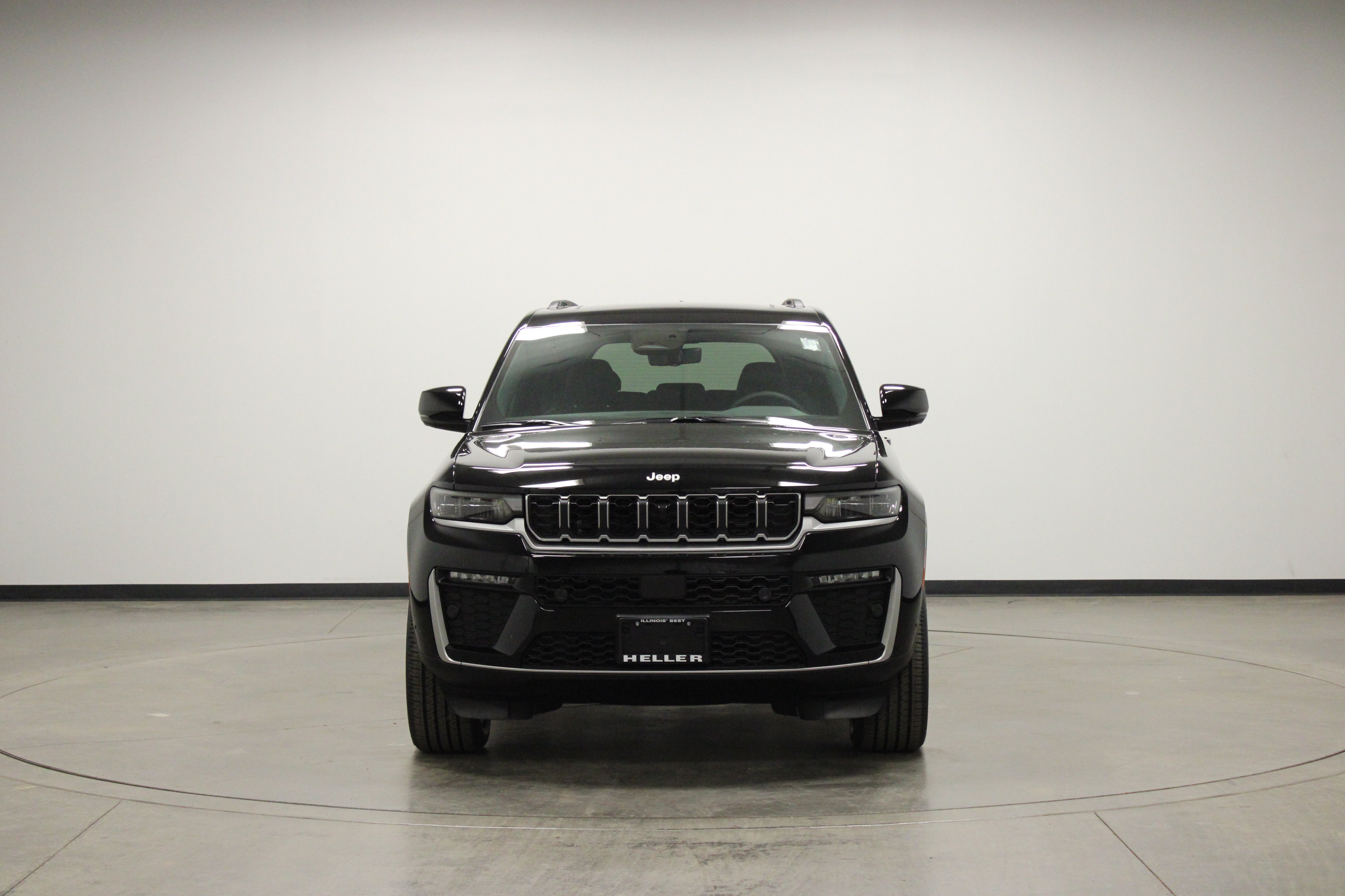 New 2026 Jeep Grand Cherokee Limited w/ Luxury Tech Group II AWD/4WD image 3