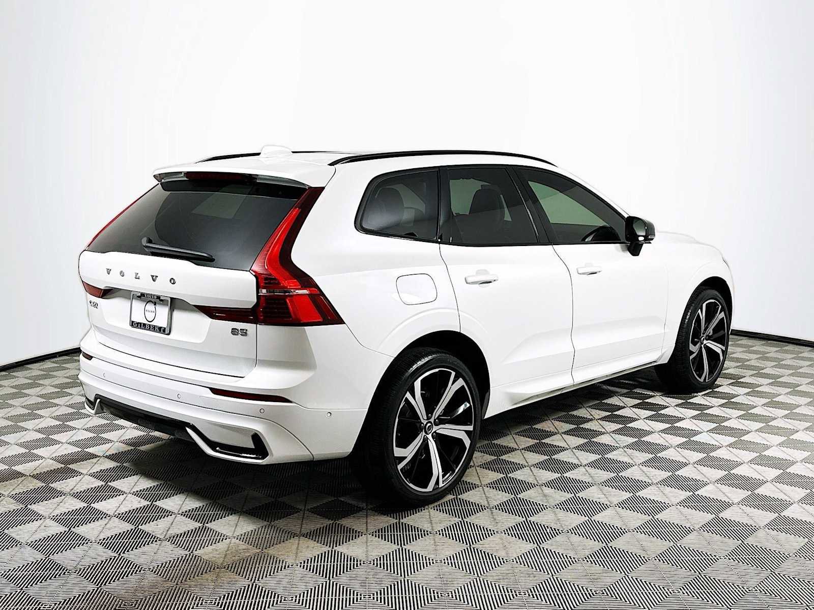 Used 2023 Volvo XC60 B5 Ultimate w/ Climate Package FWD image 7