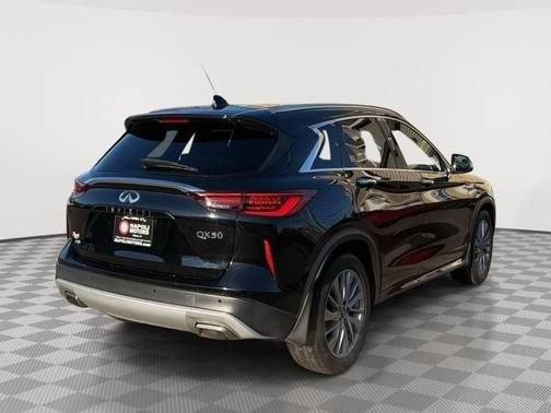 Used 2023 INFINITI QX50 Luxe AWD/4WD image 3