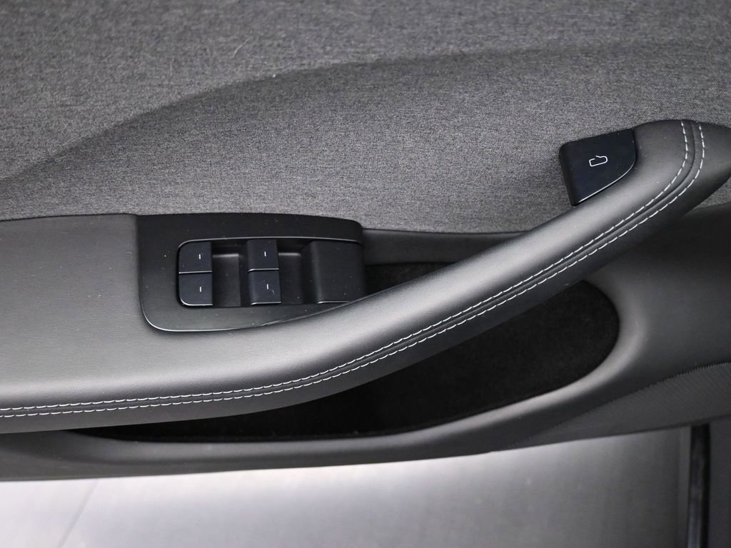 Used 2024 Tesla Model 3 Standard Range image 4